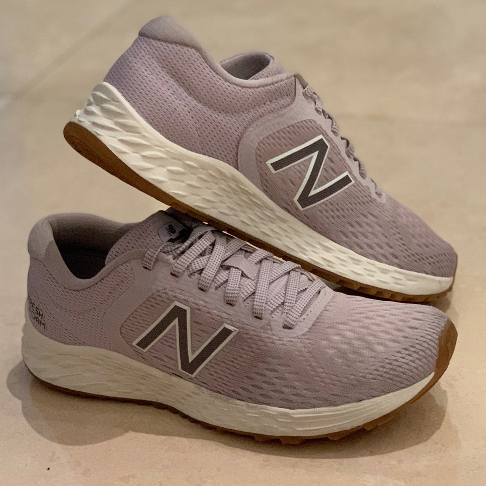Women’s tennis shoes